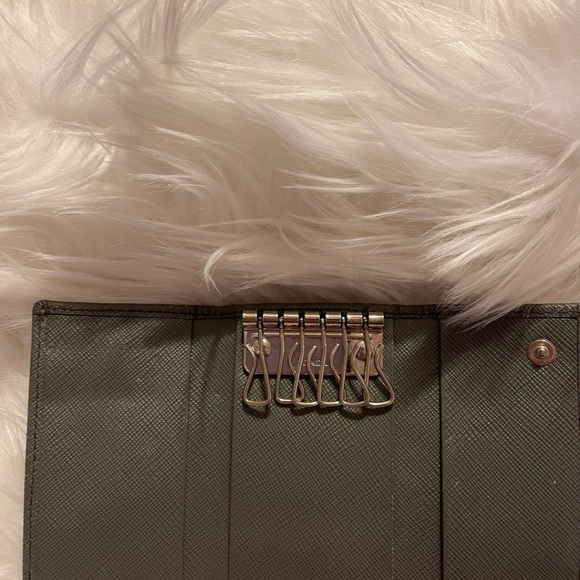 Prada 6 keys holder - Picture 3 of 3